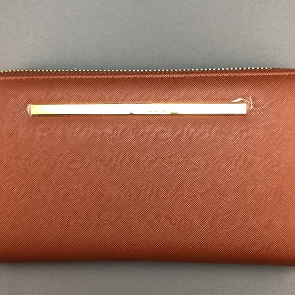 Steve Madden Bzippy wristlet cognac crosshatch - Picture 3 of 11